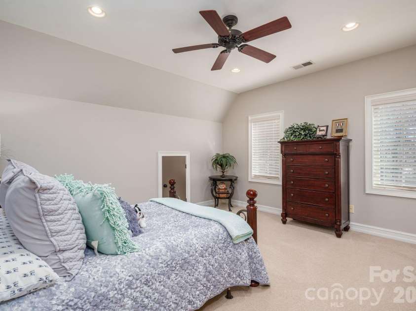 8000 Water View Drive, Belmont, NC 28012.  MLS# CAR4337854, YatesRealty ID 15198. 