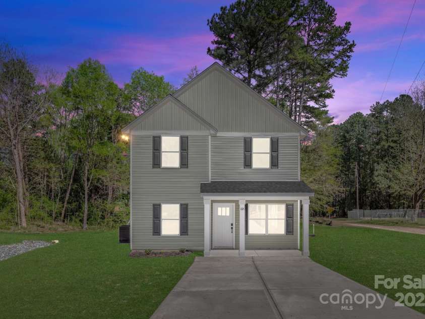 1615 Carlton Avenue, Kannapolis, NC 28083.  MLS# CAR4234885, YatesRealty ID 15199. Front of the house