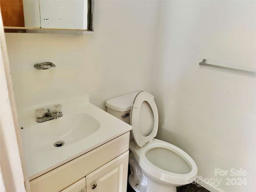 612 Dr Martin Luther King Jr Avenue, Enfield, NC 27823.  MLS# CAR4145152, YatesRealty ID 152. 1/2 Bath - Primary 