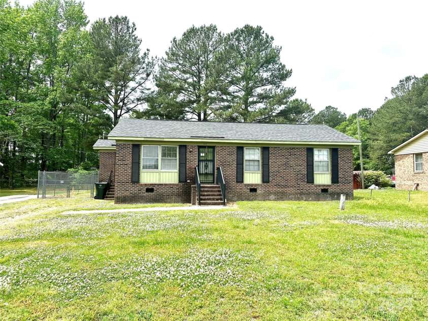 612 Dr Martin Luther King Jr Avenue, Enfield, NC 27823.  MLS# CAR4145152, YatesRealty ID 152. Front of property