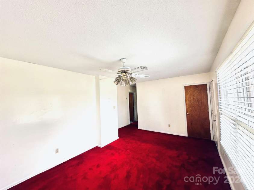 612 Dr Martin Luther King Jr Avenue, Enfield, NC 27823.  MLS# CAR4145152, YatesRealty ID 152. Living Room/Family Room