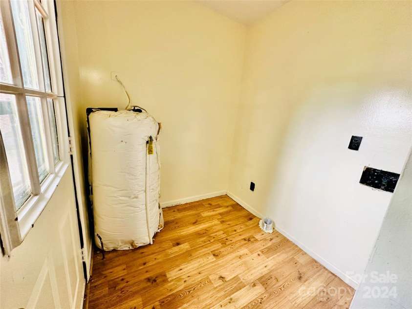 612 Dr Martin Luther King Jr Avenue, Enfield, NC 27823.  MLS# CAR4145152, YatesRealty ID 152. Mud Room/Laundry Room