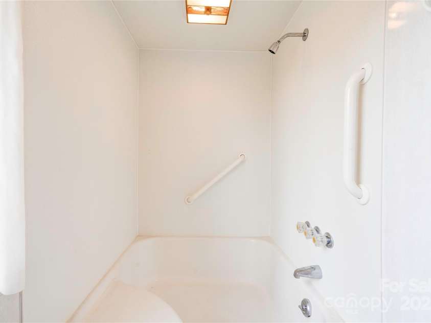 3809 Polkville Road, Shelby, NC 28150.  MLS# CAR4327106, YatesRealty ID 1520. Bathroom 1