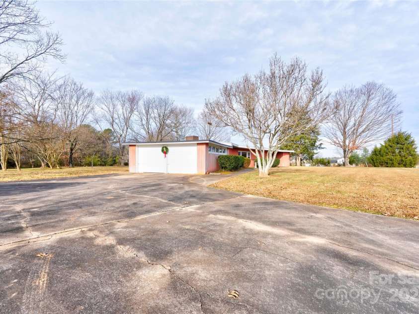 3809 Polkville Road, Shelby, NC 28150.  MLS# CAR4327106, YatesRealty ID 1520. Driveway/2 Car Garage