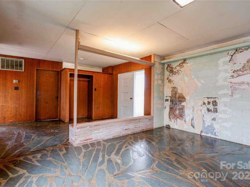 3809 Polkville Road, Shelby, NC 28150.  MLS# CAR4327106, YatesRealty ID 1520. Foyer/Dining