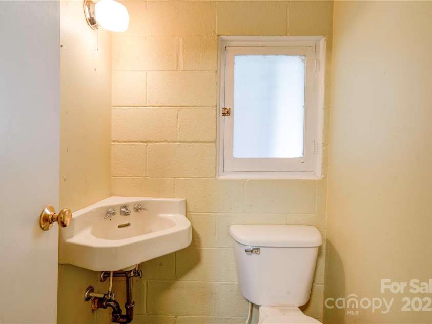 3809 Polkville Road, Shelby, NC 28150.  MLS# CAR4327106, YatesRealty ID 1520. Half Bath