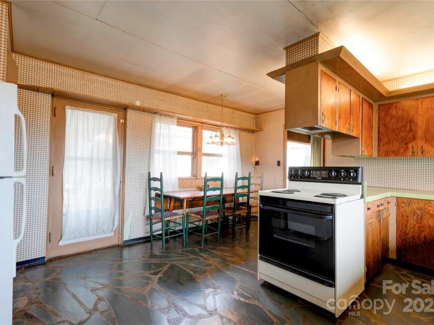 3809 Polkville Road, Shelby, NC 28150.  MLS# CAR4327106, YatesRealty ID 1520. Kitchen/Breakfast Room