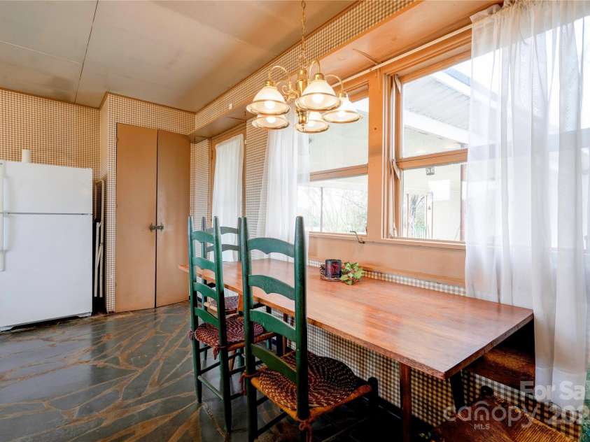 3809 Polkville Road, Shelby, NC 28150.  MLS# CAR4327106, YatesRealty ID 1520. Kitchen/Breakfast Room