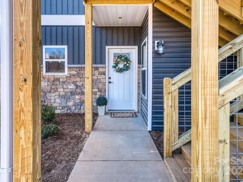 143 Carver Street, Brevard, NC 28712.  MLS# CAR4300829, YatesRealty ID 15200. 