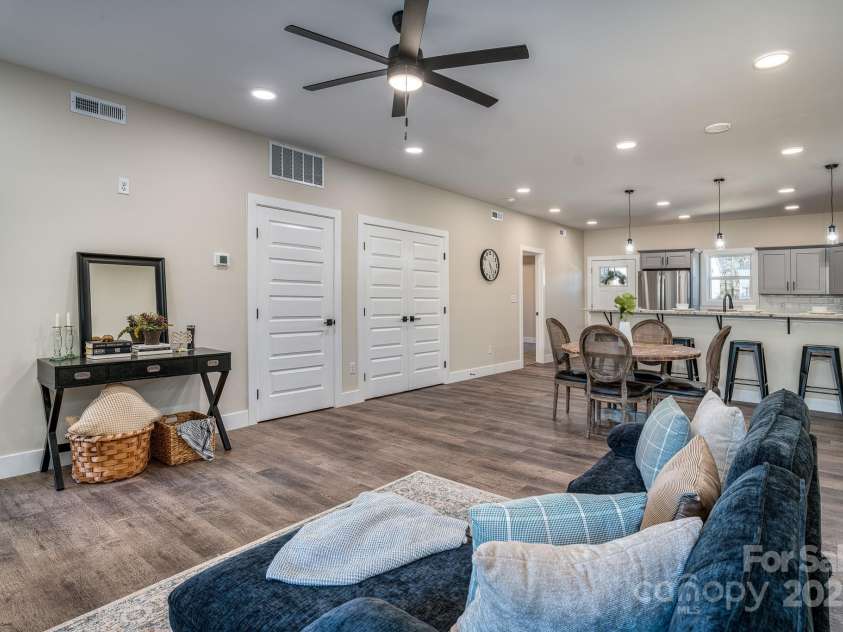 143 Carver Street, Brevard, NC 28712.  MLS# CAR4302024, YatesRealty ID 15200. 