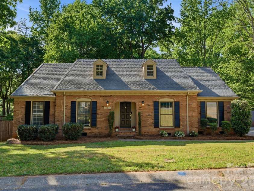 341 Neill Ridge Road, Matthews, NC 28105.  MLS# CAR4370182, YatesRealty ID 15201. 