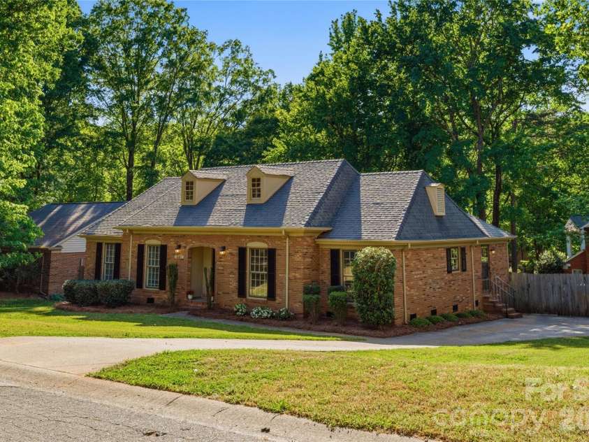 341 Neill Ridge Road, Matthews, NC 28105.  MLS# CAR4370182, YatesRealty ID 15201. 