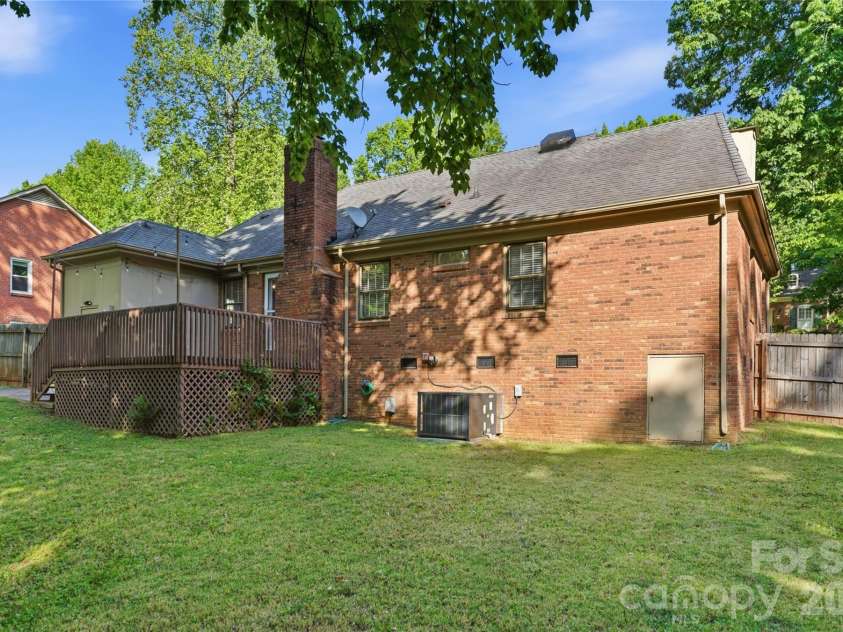 341 Neill Ridge Road, Matthews, NC 28105.  MLS# CAR4370182, YatesRealty ID 15201. 