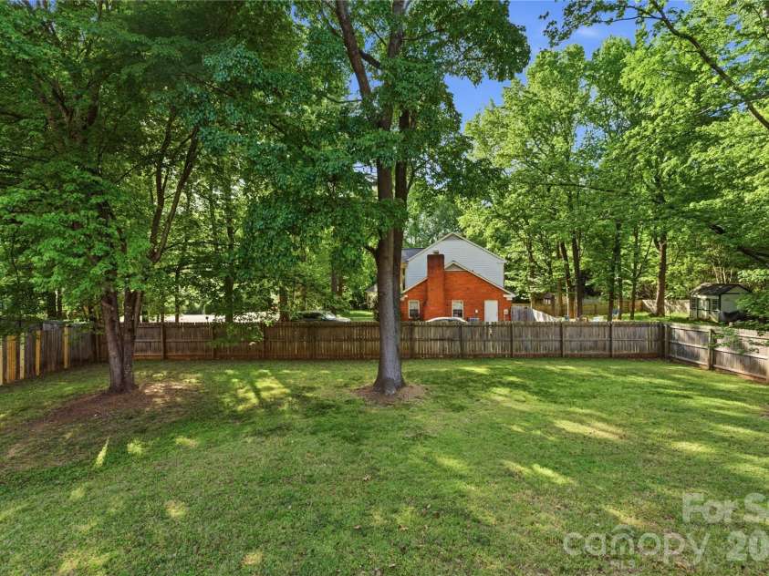 341 Neill Ridge Road, Matthews, NC 28105.  MLS# CAR4370182, YatesRealty ID 15201. 