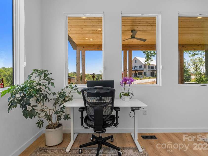 302 Broad Vista Lane, Asheville, NC 28804.  MLS# CAR4252028, YatesRealty ID 15202. 