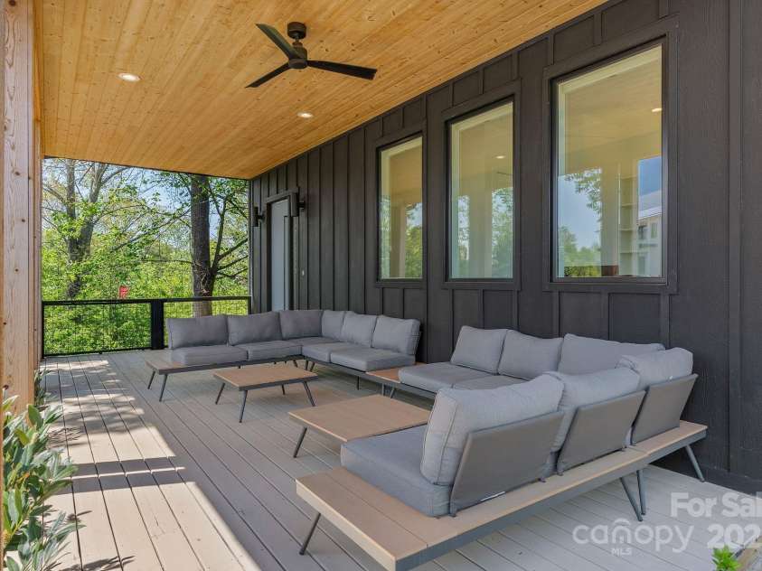 302 Broad Vista Lane, Asheville, NC 28804.  MLS# CAR4252028, YatesRealty ID 15202. 