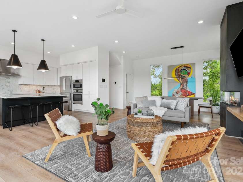 302 Broad Vista Lane, Asheville, NC 28804.  MLS# CAR4252028, YatesRealty ID 15202. 