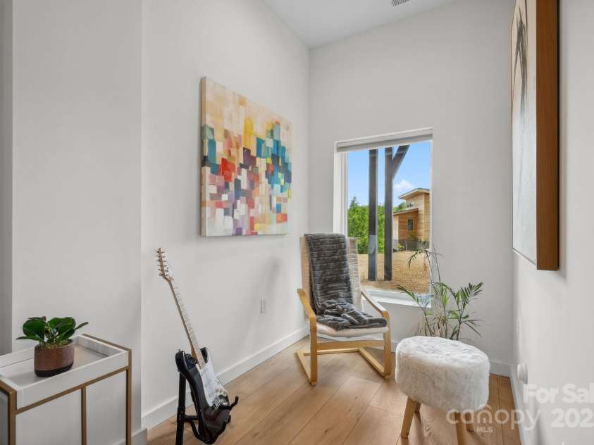 302 Broad Vista Lane, Asheville, NC 28804.  MLS# CAR4252028, YatesRealty ID 15202. 