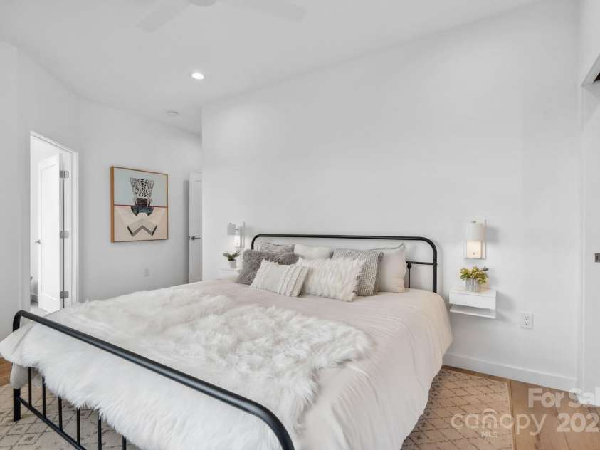 302 Broad Vista Lane, Asheville, NC 28804.  MLS# CAR4252028, YatesRealty ID 15202. 