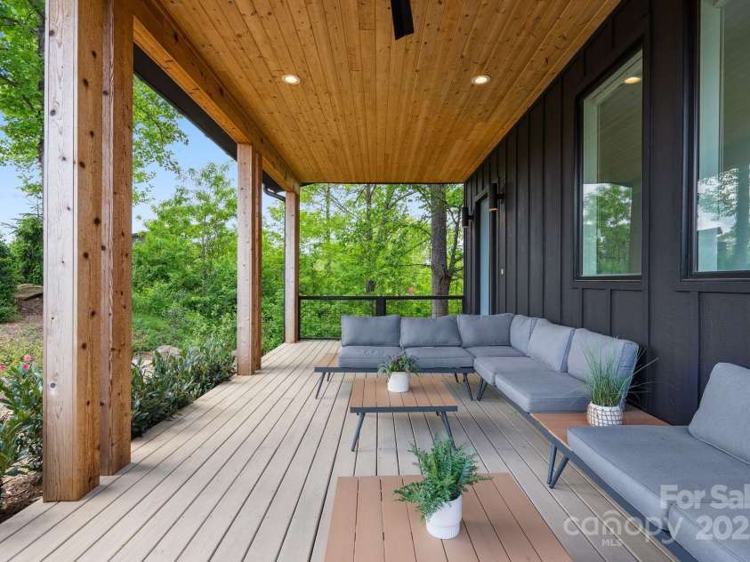 302 Broad Vista Lane, Asheville, NC 28804.  MLS# CAR4252028, YatesRealty ID 15202. 