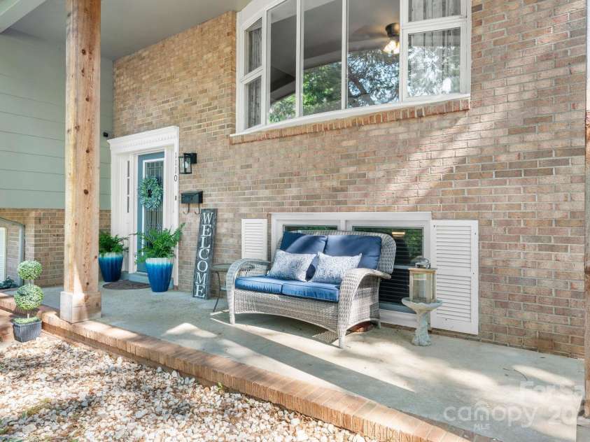 1110 16th Avenue Place, Hickory, NC 28601.  MLS# CAR4253626, YatesRealty ID 15203. 