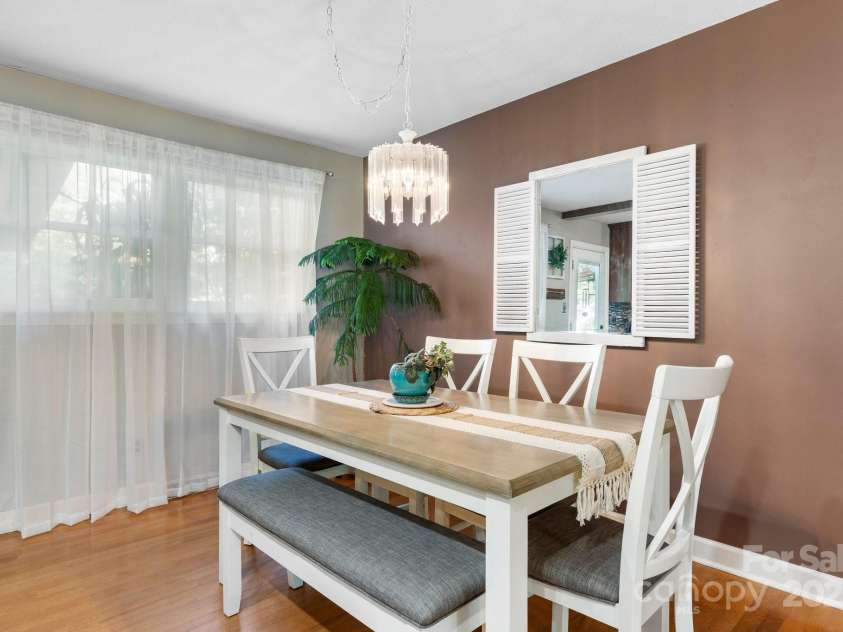 1110 16th Avenue Place, Hickory, NC 28601.  MLS# CAR4253626, YatesRealty ID 15203. 