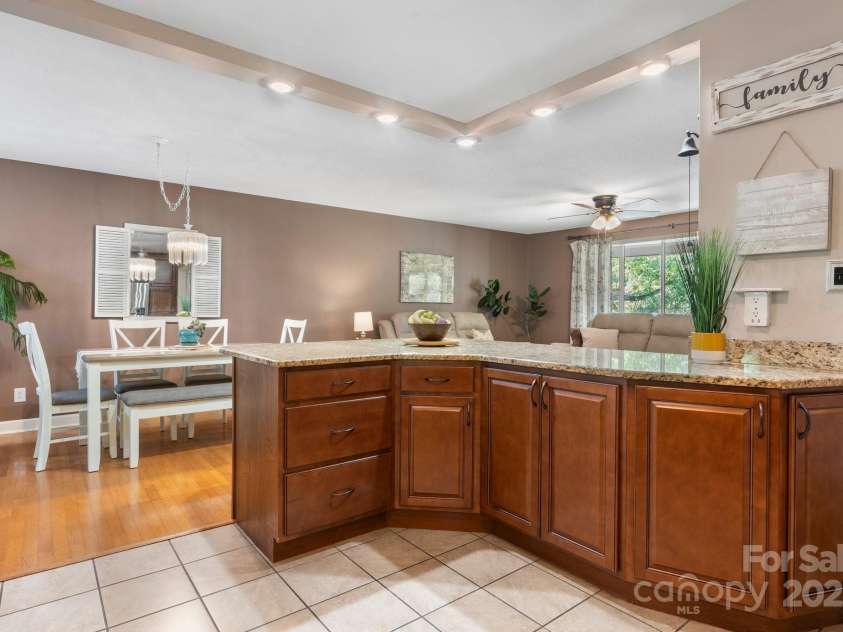 1110 16th Avenue Place, Hickory, NC 28601.  MLS# CAR4253626, YatesRealty ID 15203. 