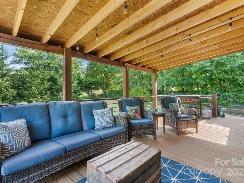 1110 16th Avenue Place, Hickory, NC 28601.  MLS# CAR4253626, YatesRealty ID 15203. 