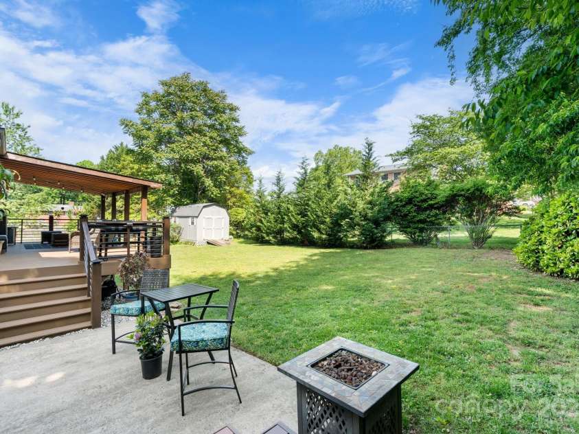 1110 16th Avenue Place, Hickory, NC 28601.  MLS# CAR4253626, YatesRealty ID 15203. Fenced Back Yard