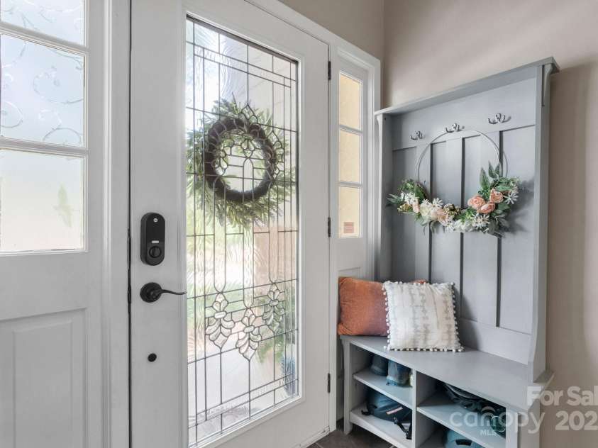 1110 16th Avenue Place, Hickory, NC 28601.  MLS# CAR4253626, YatesRealty ID 15203. Foyer