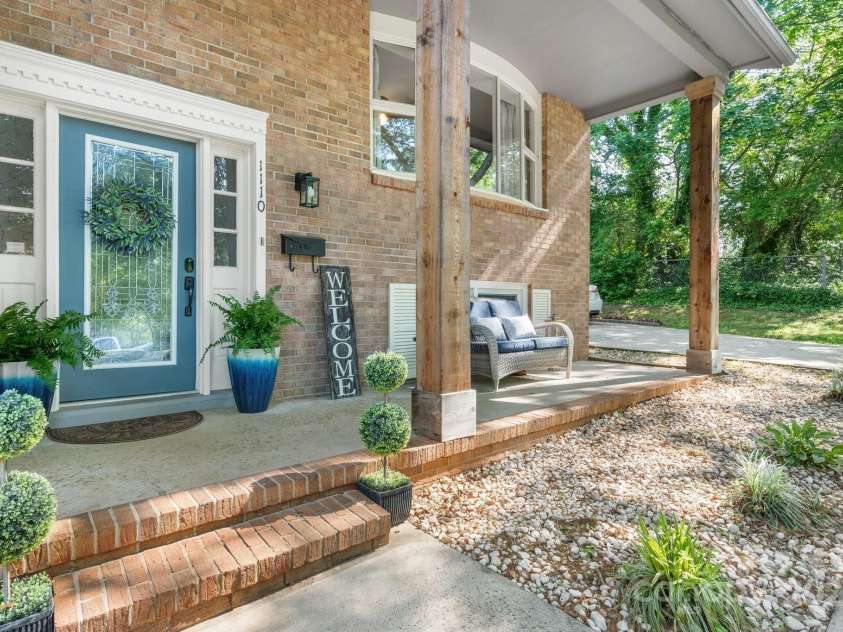 1110 16th Avenue Place, Hickory, NC 28601.  MLS# CAR4253626, YatesRealty ID 15203. Welcome Home!
