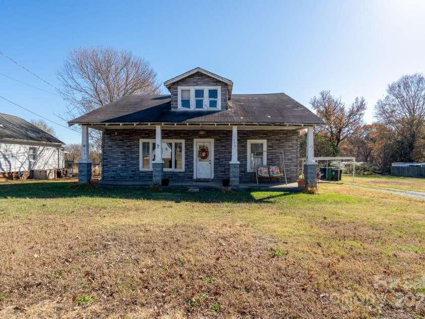 185 Hunter Street, Salisbury, NC 28144.  MLS# CAR4322104, YatesRealty ID 15203. 