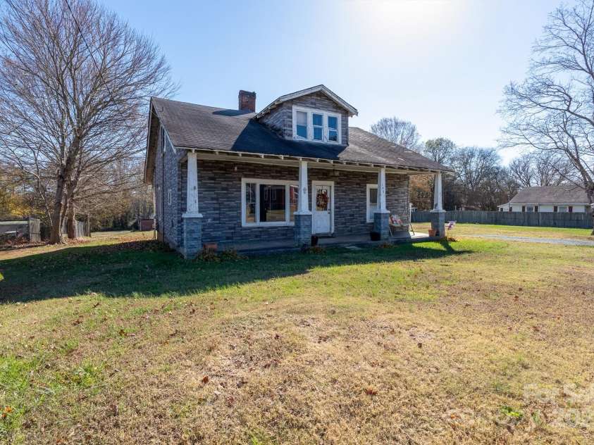 185 Hunter Street, Salisbury, NC 28144.  MLS# CAR4322104, YatesRealty ID 15203. 