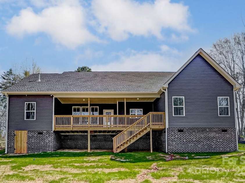 4262 Brandy Creek Court, Clover, SC 29710.  MLS# CAR4234564, YatesRealty ID 15204. 