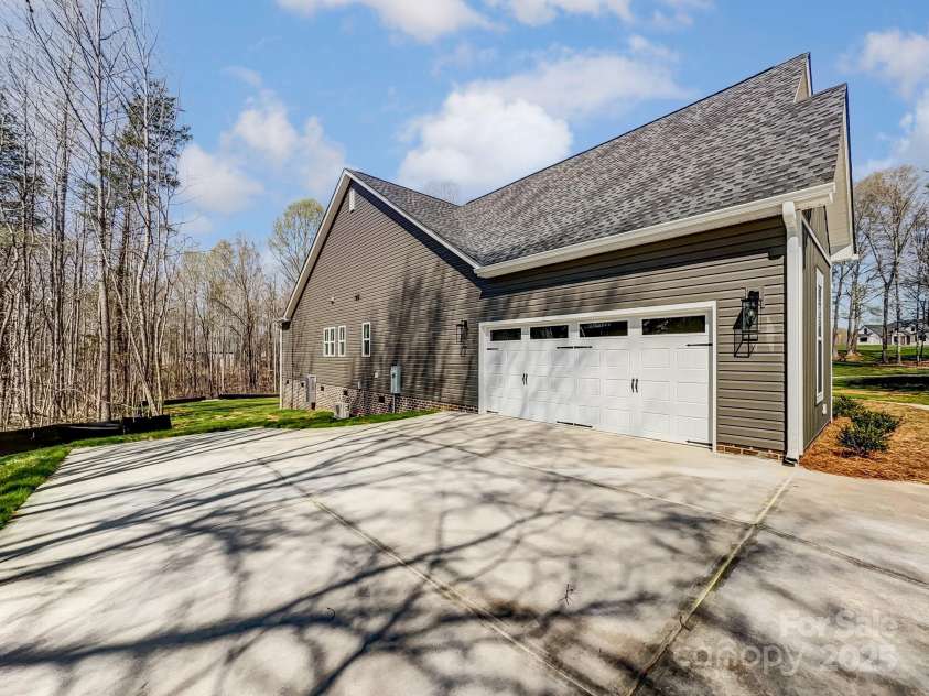 4262 Brandy Creek Court, Clover, SC 29710.  MLS# CAR4234564, YatesRealty ID 15204. 