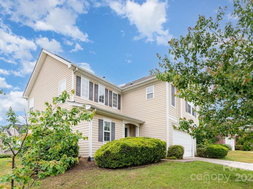 13816 Riding Hill Avenue, Charlotte, NC 28213.  MLS# CAR4255654, YatesRealty ID 15205. 