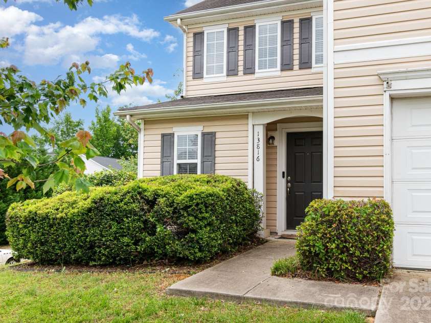 13816 Riding Hill Avenue, Charlotte, NC 28213.  MLS# CAR4255654, YatesRealty ID 15205. 