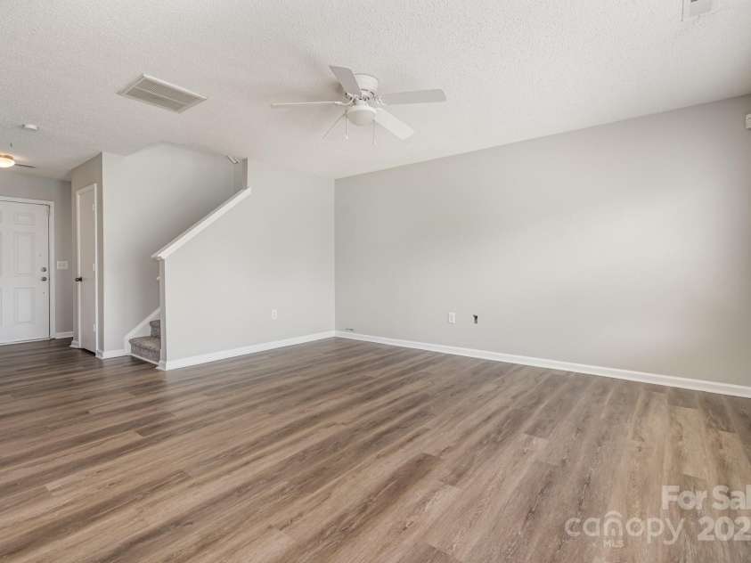 13816 Riding Hill Avenue, Charlotte, NC 28213.  MLS# CAR4255654, YatesRealty ID 15205. 