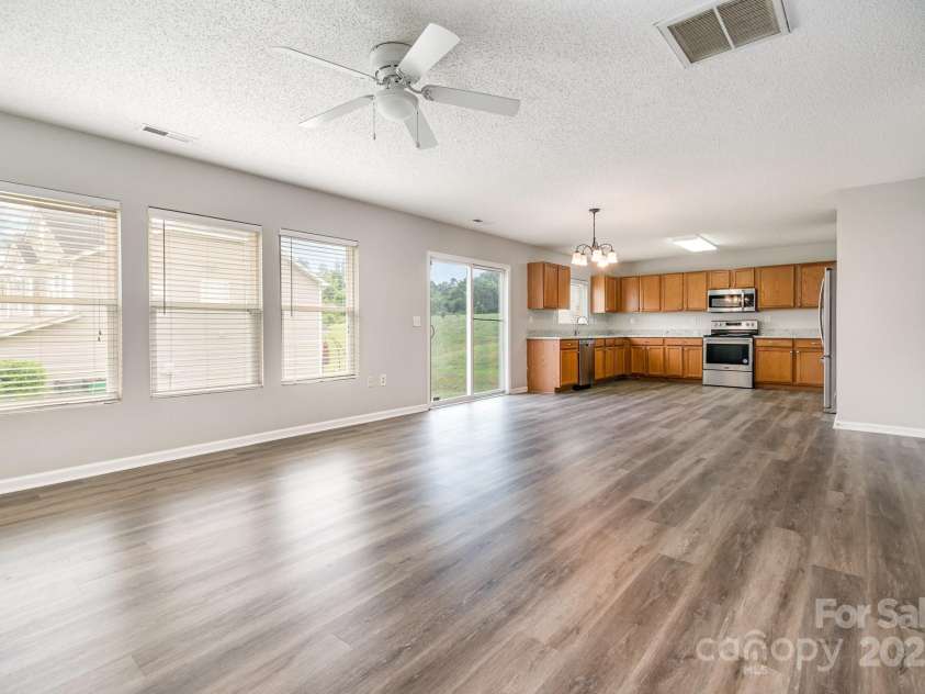 13816 Riding Hill Avenue, Charlotte, NC 28213.  MLS# CAR4255654, YatesRealty ID 15205. 