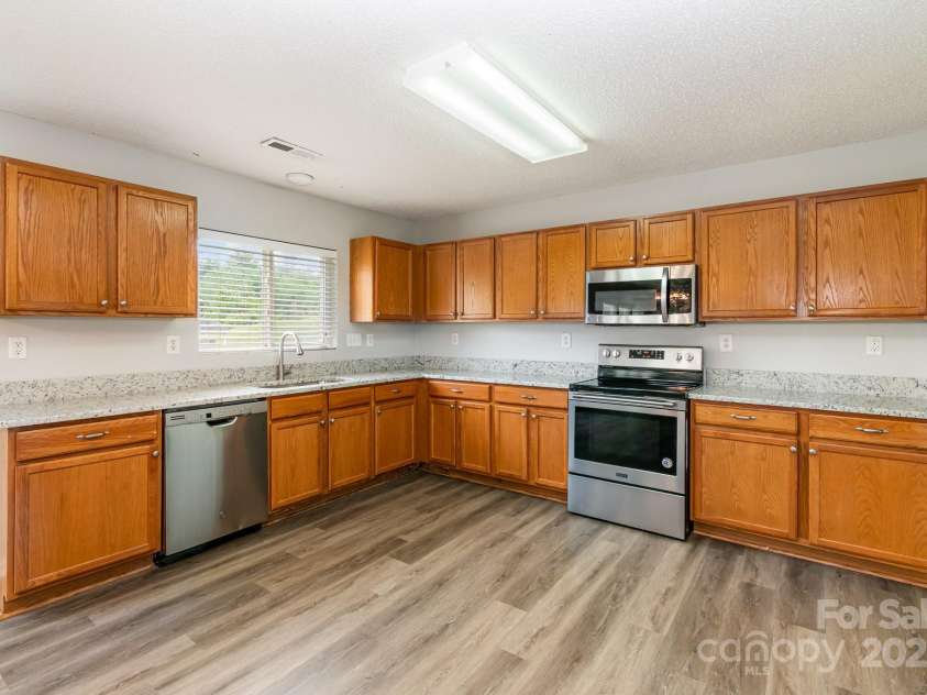 13816 Riding Hill Avenue, Charlotte, NC 28213.  MLS# CAR4255654, YatesRealty ID 15205. 