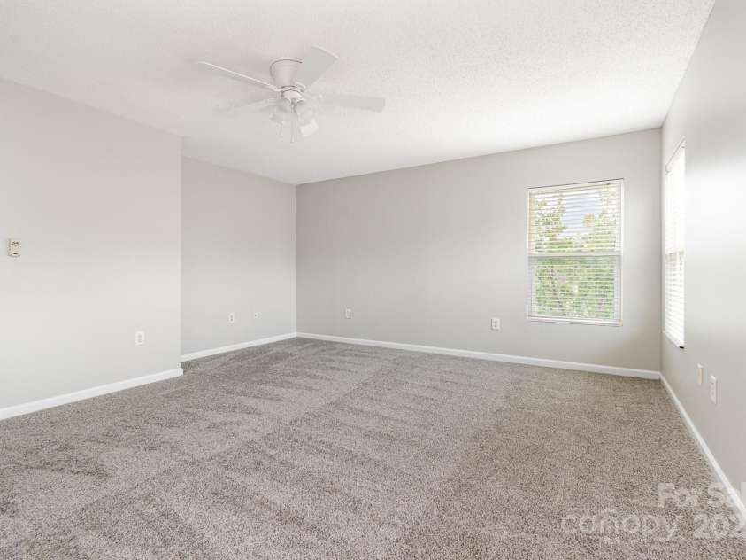 13816 Riding Hill Avenue, Charlotte, NC 28213.  MLS# CAR4255654, YatesRealty ID 15205. 