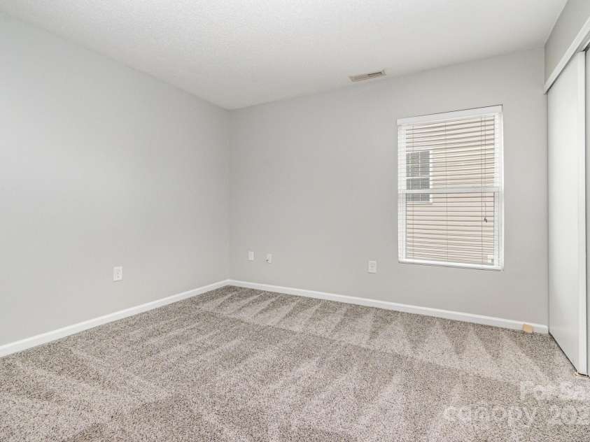 13816 Riding Hill Avenue, Charlotte, NC 28213.  MLS# CAR4255654, YatesRealty ID 15205. 