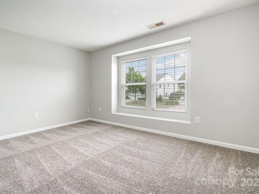 13816 Riding Hill Avenue, Charlotte, NC 28213.  MLS# CAR4255654, YatesRealty ID 15205. 