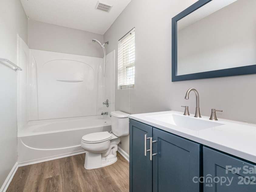 13816 Riding Hill Avenue, Charlotte, NC 28213.  MLS# CAR4255654, YatesRealty ID 15205. 