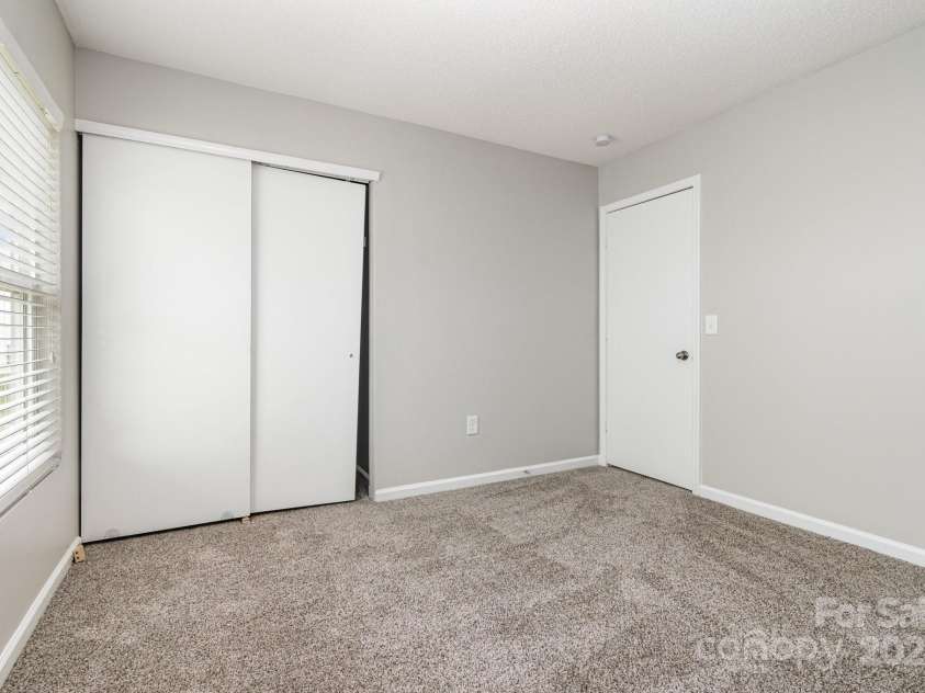 13816 Riding Hill Avenue, Charlotte, NC 28213.  MLS# CAR4255654, YatesRealty ID 15205. 