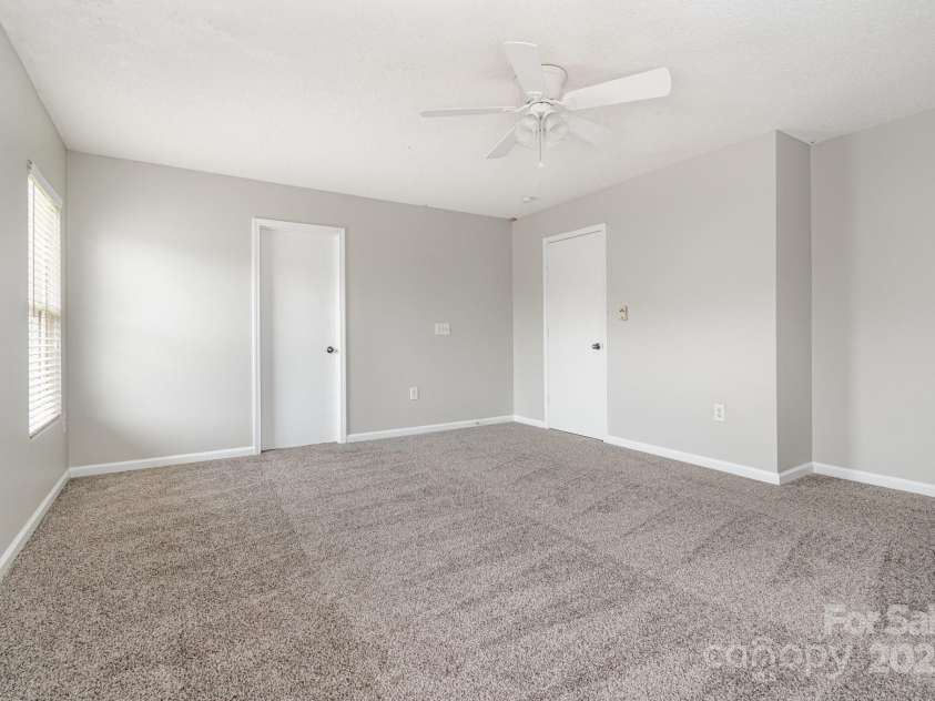 13816 Riding Hill Avenue, Charlotte, NC 28213.  MLS# CAR4255654, YatesRealty ID 15205. 