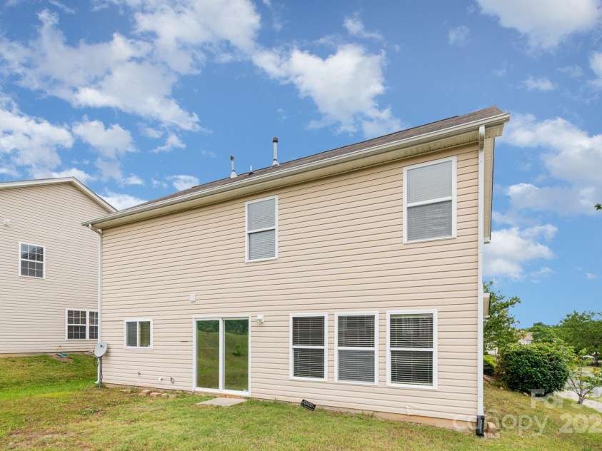 13816 Riding Hill Avenue, Charlotte, NC 28213.  MLS# CAR4255654, YatesRealty ID 15205. 