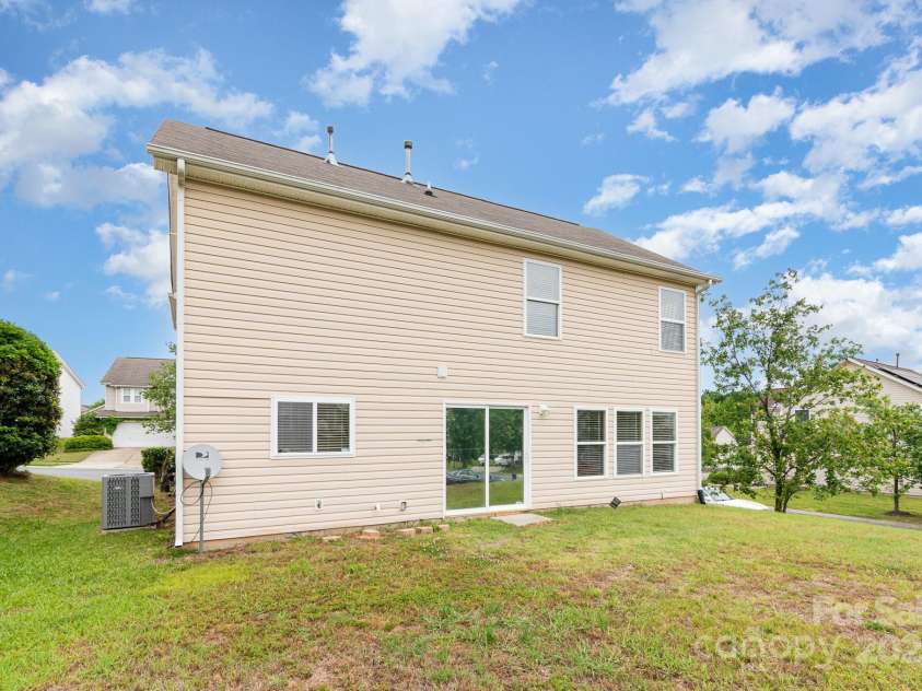 13816 Riding Hill Avenue, Charlotte, NC 28213.  MLS# CAR4255654, YatesRealty ID 15205. 