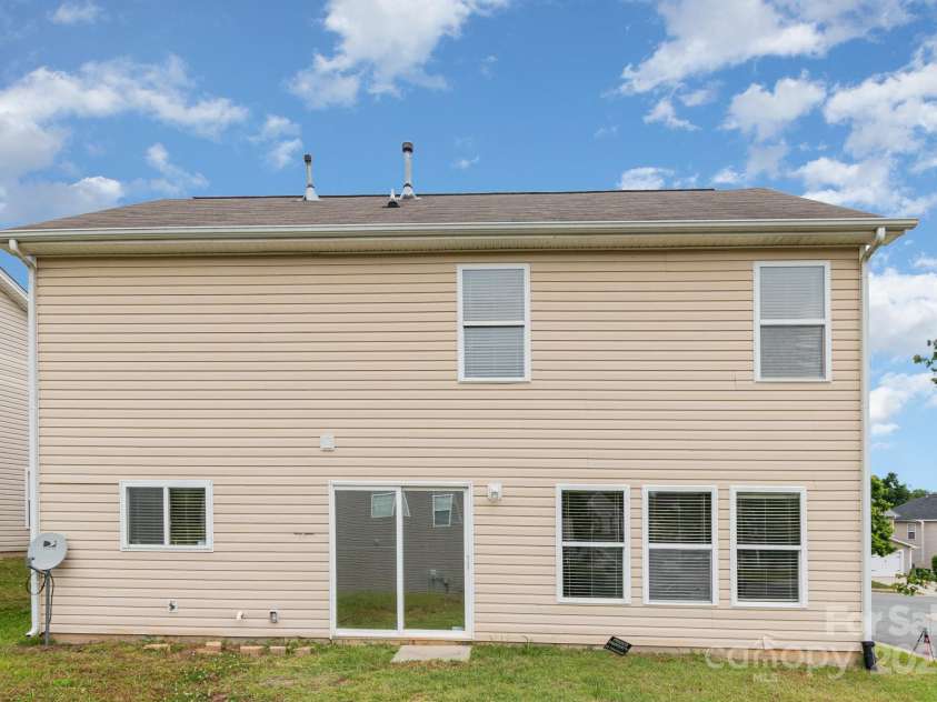 13816 Riding Hill Avenue, Charlotte, NC 28213.  MLS# CAR4255654, YatesRealty ID 15205. 