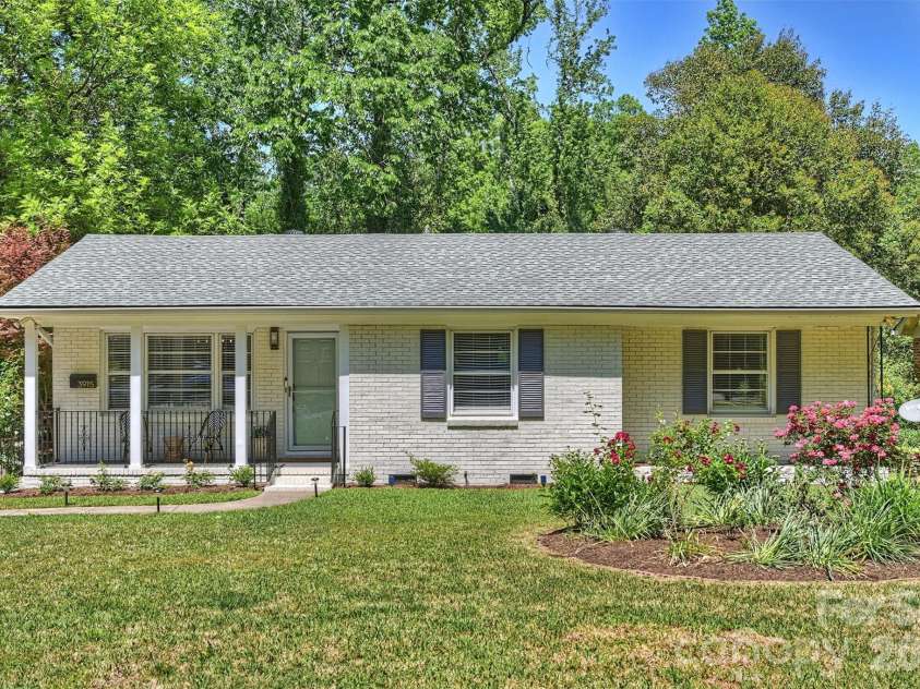 3915 Winfield Drive, Charlotte, NC 28205.  MLS# CAR4368848, YatesRealty ID 15207. 